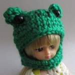 【新作】お人形さん用お帽子（カエルちゃんカブリモノ）♪【アクリル・ミドリ】
