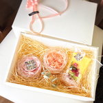 ローズキャンドル2個と蜜蝋サシェ1個のセット