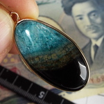 《現品販売♪地中海ブルードゥルージー結晶の青いアミュレット♪》補充枠セール1個目♪売れたら追加式気まぐれ特売品♪天然結晶加工品染色品♪ノンホールルースペンダントフレームタイプ♪00857