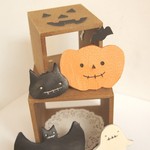 +HAPPY HALLO WEEN+　本革　ピンねこちゃんのピンバッジ