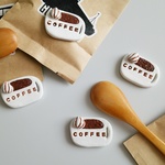 「NEW：クリームCOFFEEの陶土ブローチ」