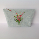 可愛い花の刺繍のポーチ