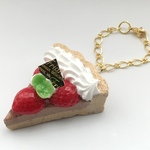 イチゴが可愛い！　タルトケーキのバックチャーム☆フェイクスイーツ