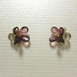 ボルドーの花と淡いブラウンのガラスビーズ