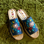 【LL1足限定】お花刺繍とスワロフスキーのサマーデニムサンダル