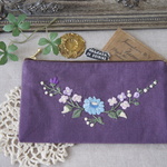 刺繍のぺたんこポーチ（パープル・クレッセント）M