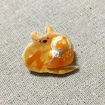 エイさんのオレンジパンケーキブローチ