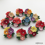 つまみ細工　小さなお花のブローチ