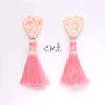 春夏♡ピンクホロピックのタッセルピアス・イヤリング