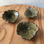 ツワブキ葉の葉押し　箸置きセット　　三つ足