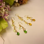 朝露揺れる 若葉と蜂蜜のアシンメトリーピアス