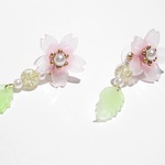 桜のピアス　萌黄