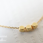 3gold-bracelet...3粒のゴールドブレスレット