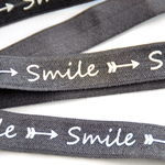 ヘアタイに*SMILE ARROW *グレー*ブレスレット*伸縮リボン*