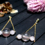 かわいい三角関係！クリスタルのトライアングルピアス/イヤリング