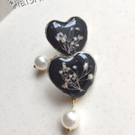 ブラック×かすみ草 ハート型ピアス