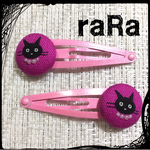 パールネックレスでおすまし黒猫のパッチンどめ