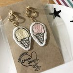 アイスクリームの刺繍イヤリング