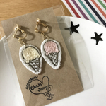kumi912912様専用ページ*アイスの刺繍イヤリング
