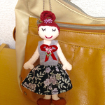 furisuka様ご予約品 ✳︎お人形バックチャーム（グレーの花柄ワンピース）