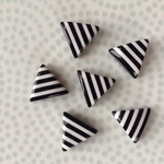 三角樹脂カボション6個