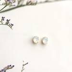 Swarovski  ホワイトオパールのオーバルピアス/イヤリング