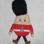 ハンプティダンプティぬいぐるみブローチ（兵隊・赤）