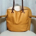 キャメル色の馬革でトートバッグ