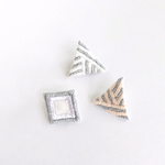 刺繍のストライプピアス WT