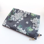★LIBERTY　Archive Lilac 　アーカイブ・ライラック　J15G　ブラック　　ビニコの中布・ポケット・マチ付ポーチ　◆サニタリーポーチ・コスメポーチに♪