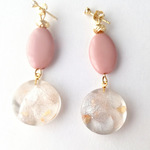 淡いピンクとシルバーの紫陽花コインのピアス