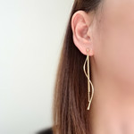 揺れるツイストチェーン☆大人のシンプルピアス☆ゴールド色