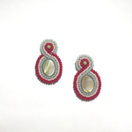 ビーズ刺繍ピアス