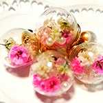 【限定❧】大人可愛い　ガラスドームフラワーキャッチピアス　（Pink&White❧）