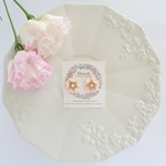 桜のフリルピアス(ピンクベージュ)