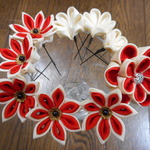 赤と白の花のUピンセット