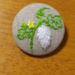 刺繍 白いゴーヤのブローチ