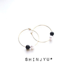 monochrome  白黒フープピアス