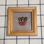 再販3＊  つばめの刺繍のミニ額＊ヒナ 