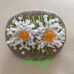 刺繍ブローチ