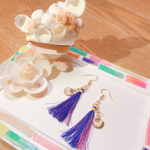 74 シェルとタッセルのピアス