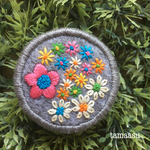 カラフルお花の刺繍ブローチ✴︎202