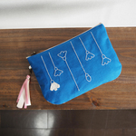 カーネーション刺繍のポーチ【受注生産・青】