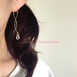 らせんフープのしずくピアス