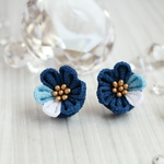 【紺白】レトロなお花ピアス★つまみ細工 ★ イヤリングに変更可