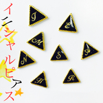 ▲イニシャル三角ピアス　ブラック×ゴールド▲
