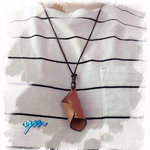 革で出来たネックグラスホルダー