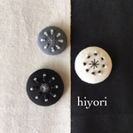 モノトーン ビーズと刺繍のブローチ 