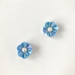 つまみ細工 絵画のような青いお花の一粒ピアス