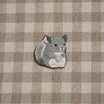 チンチラの刺繍ブローチ